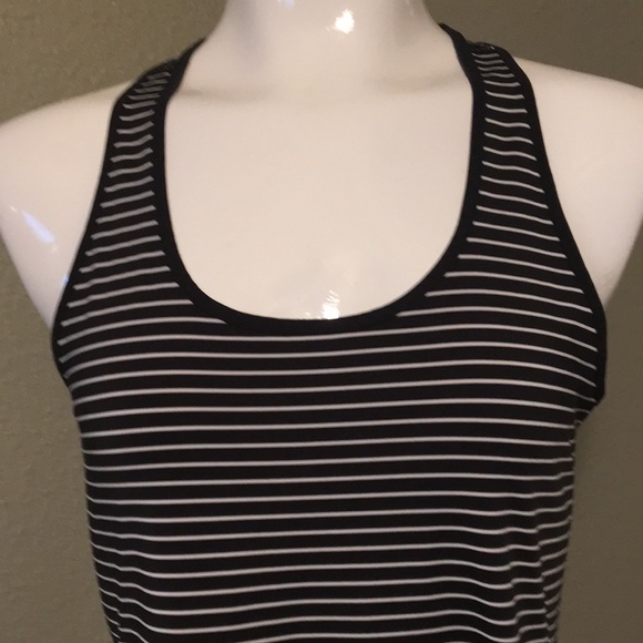 Brooks athletic top Size Medium - Picture 2 of 6